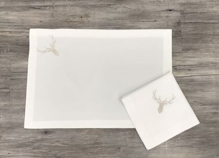 - Loft Serviette mit Hirschkopf in SILBER Metallgarn bestickt
