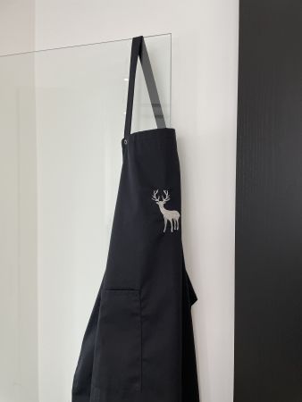 - Latzschürze LEIBER mit Hirsch in silber Metallgarn