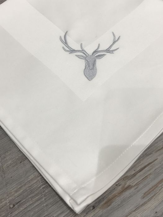 - Serviette 50x50cm mit Hirschkopf