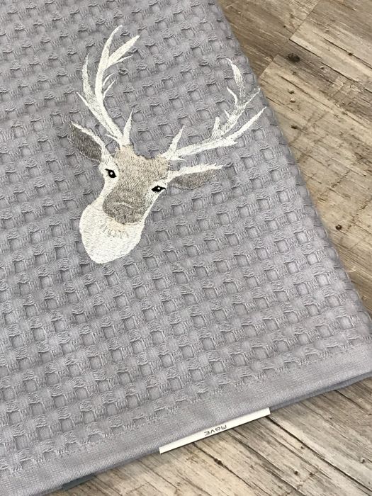 - MÖVE Piquée  Handtuch in hellgrau mit Hirschkopf